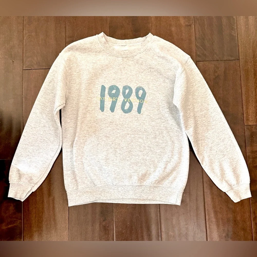 Taylor Swift Spotify Fans First Heather Gray 1989 (Taylor's Version) sweatshirt - Picture 5 of 6